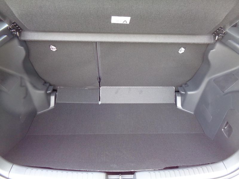 Mazda 2 Hybrid (2026) 1,5 AT Center-line, AKCE! - fotka 21 z 24
