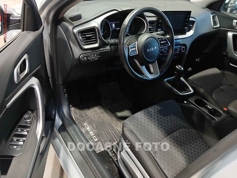 Kia Ceed (2023) 1.5 T-GDI, 1.maj,ČR, servis - fotka 3 z 3