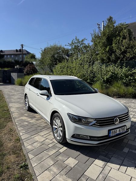 Volkswagen Passat (2017) VW Passat B8 2,0 TDI COMBI - fotka 3 z 12