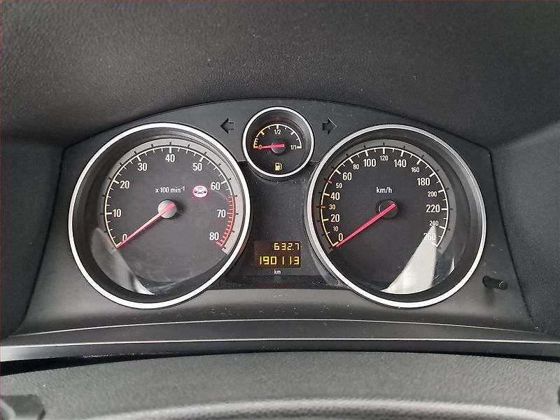 Opel Zafira (2009) 1.6, 7 míst - fotka 11 z 19