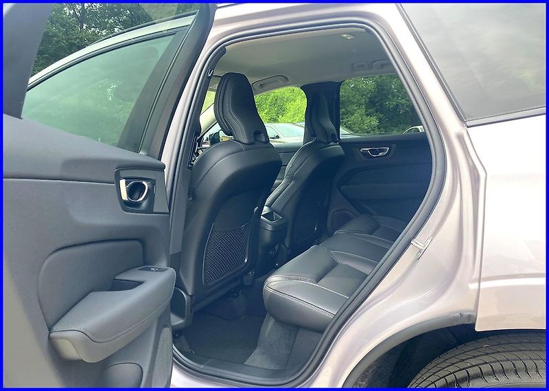 Volvo XC60 (2026) B5AWD PLUS DARK+4SERVIS/ZÁRUKA - fotka 13 z 24