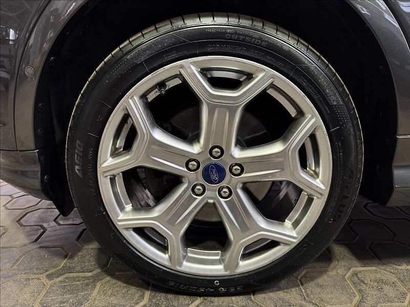 Ford Kuga 1.5EB 129kW AWD VIGNALE 2XALU - fotka 43 z 45