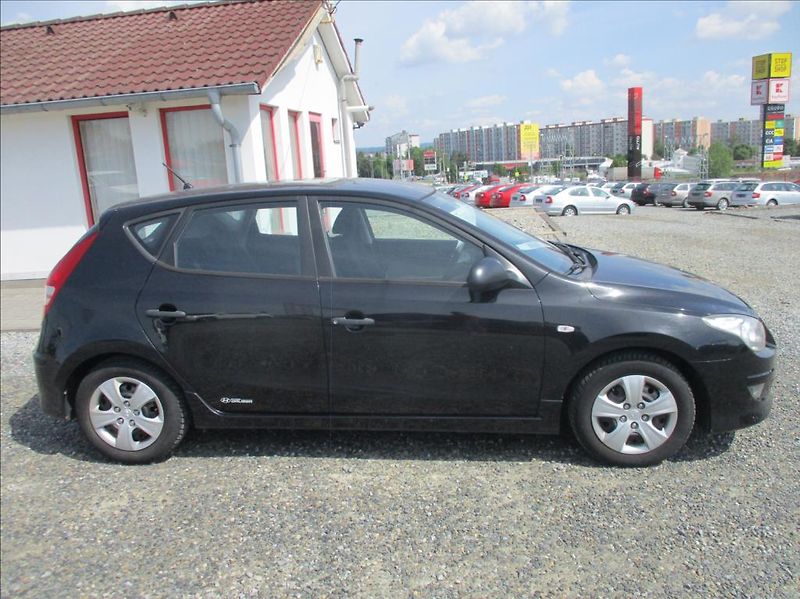 Hyundai i30 1,4 i 16v, klima, serviska, - fotka 4 z 38