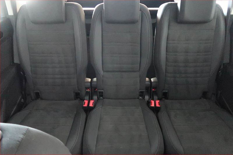 Volkswagen Touran (2023) 2.0 TDI - fotka 10 z 18