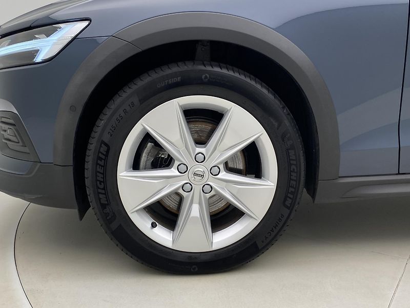 Volvo V60 CC B4 AWD BRIGHT PLUS AUT  - fotka 34 z 41
