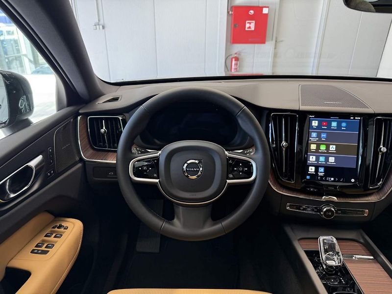 Volvo XC60 (2025) T8 AWD  ULTRA Dark 2025 - fotka 15 z 16