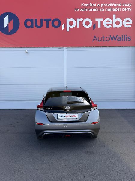 Nissan Leaf 110kW Tepelko 15'000km 1.Maj - fotka 27 z 29