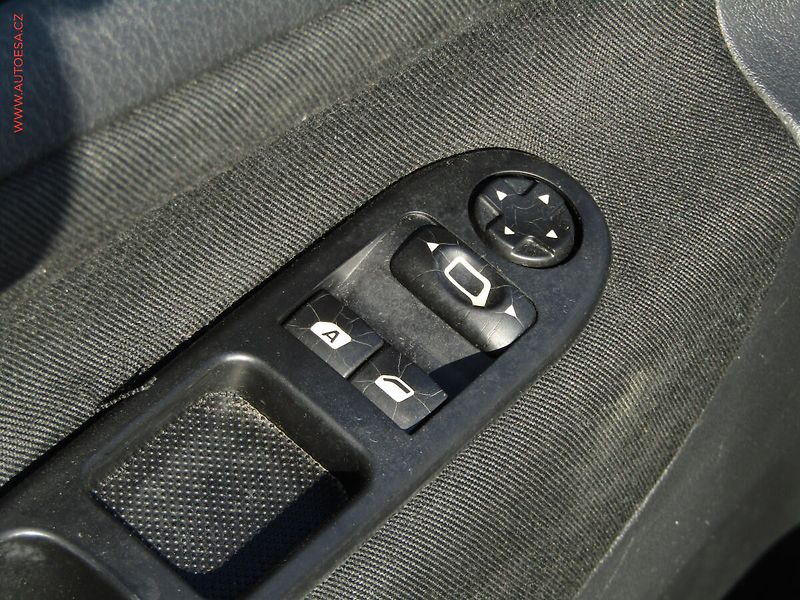 Peugeot 207 (2009) 1.4i, ČR, AC, zmk.řazení - fotka 11 z 15