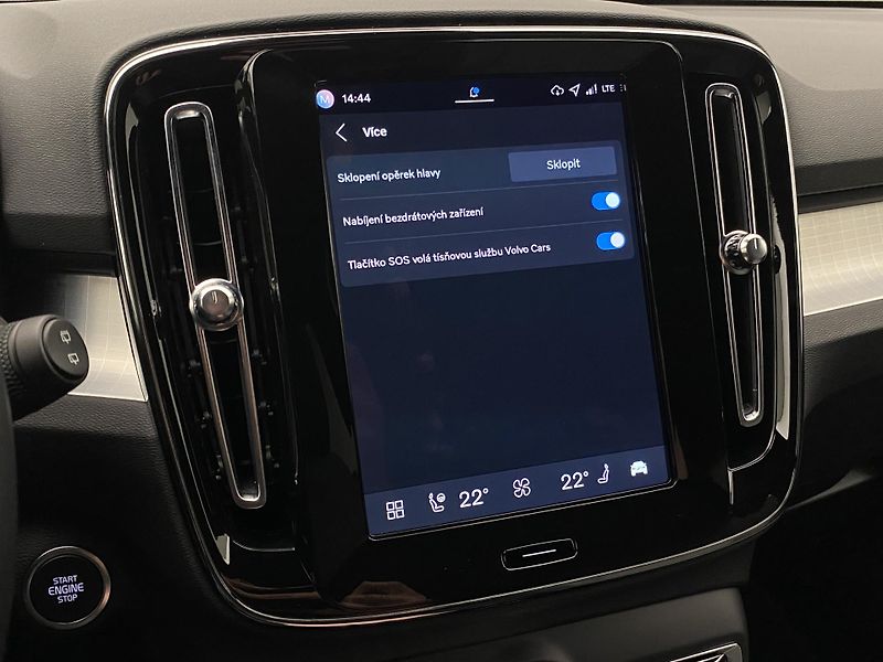 Volvo XC40 (2025) B3 AUT DARK PLUS - fotka 55 z 64