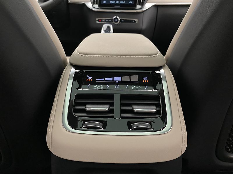 Volvo XC90 (2026) T8 AWD Plug-in BRIGHT ULTRA - fotka 77 z 77