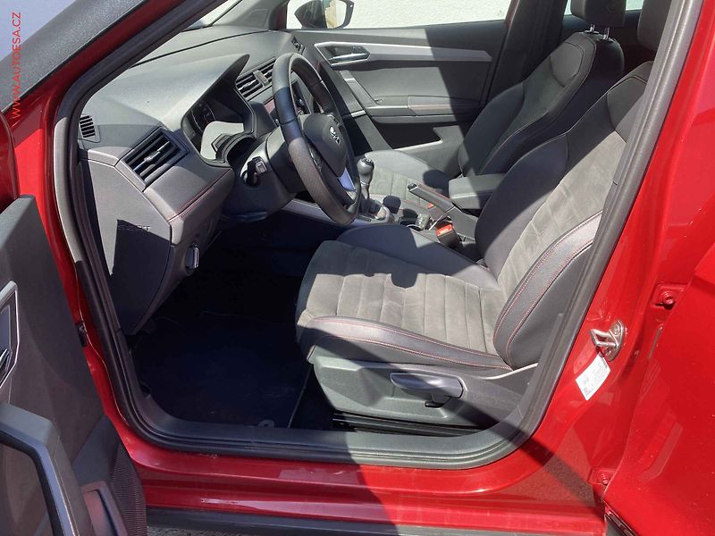 Seat Arona (2019) 1.0 TGi, FR, LED, kamera - fotka 9 z 17
