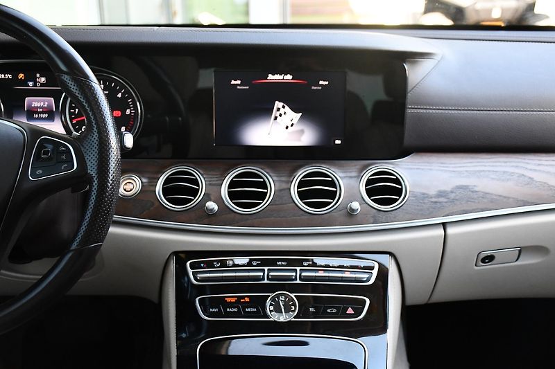 Mercedes-Benz Třídy E 350d - fotka 8 z 42