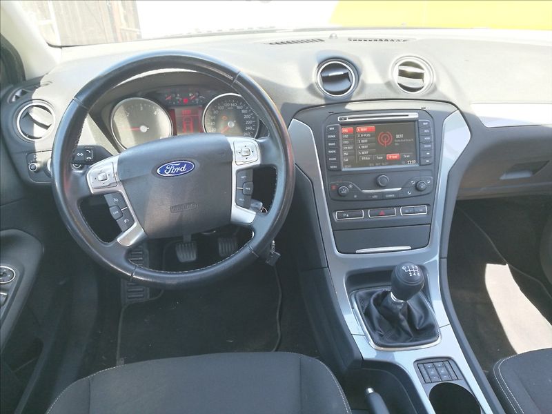 Ford Mondeo 2,0 TDCi kombi - fotka 5 z 16