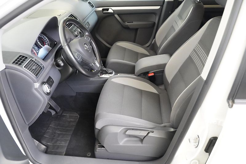Volkswagen Touran - fotka 11 z 25