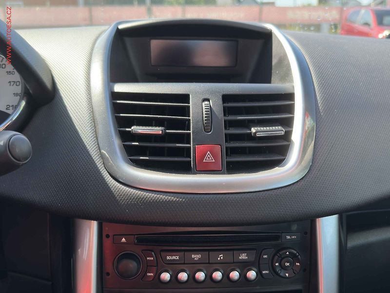Peugeot 207 (2011) 1.6VTi, AC, park.čidla - fotka 11 z 17