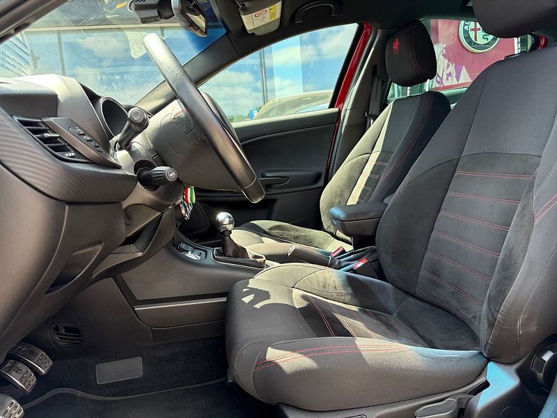 Alfa Romeo Giulietta 1.4 T Multiair 120k Sprint - fotka 6 z 9
