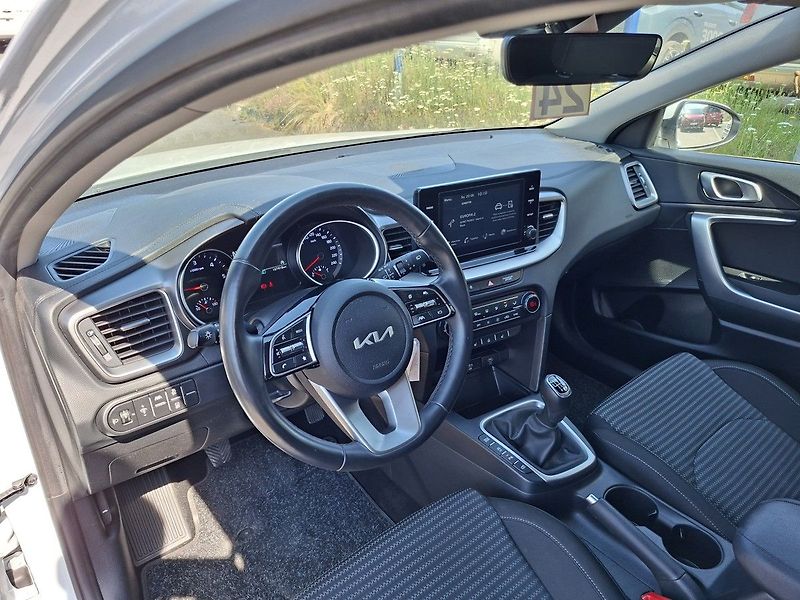 Kia Ceed 1,6 CRDI 136K M6 1.MAJ! - fotka 13 z 23