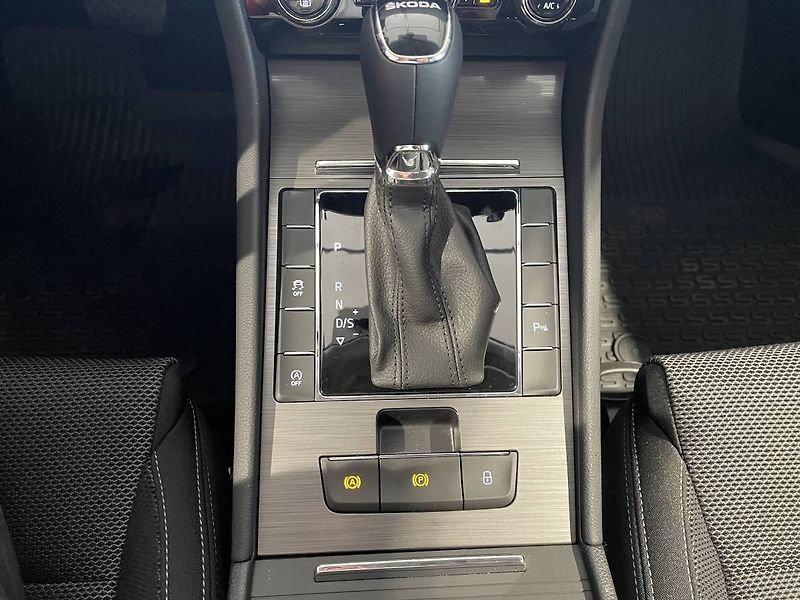 Škoda Superb Combi Style 2,0TDI 147kW DSG/P - fotka 18 z 28