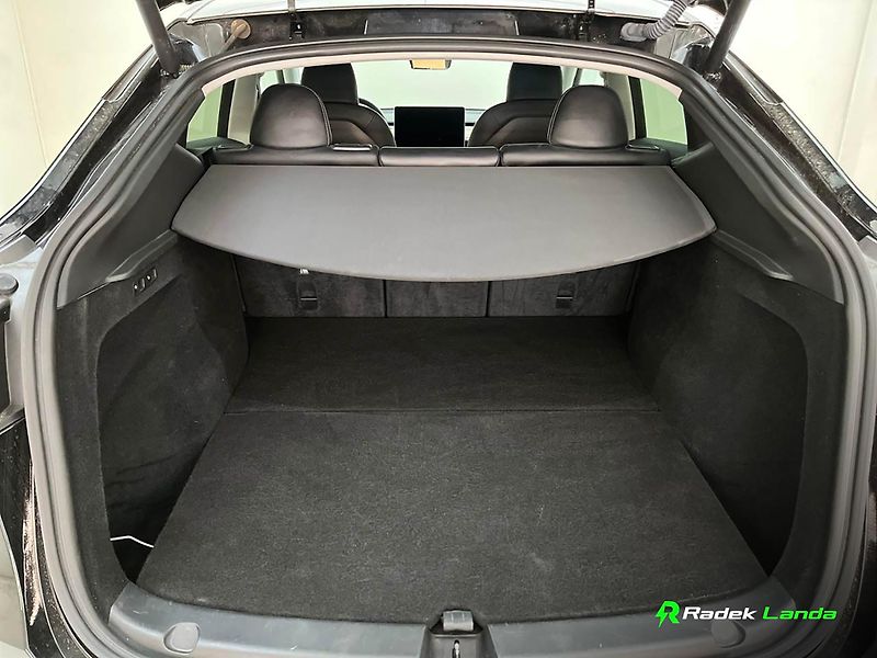 Tesla Model Y (2023) Long Range AWD Berlín - fotka 9 z 9