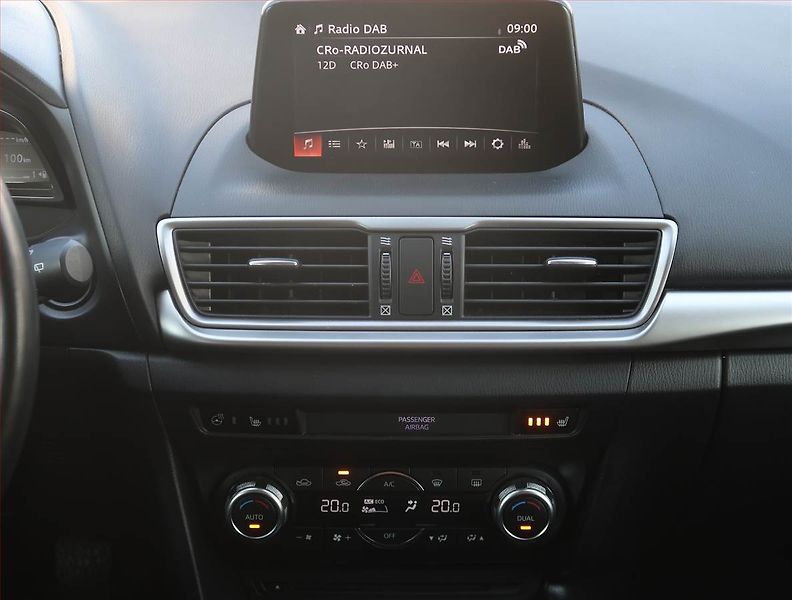 Mazda 3 (2017) 2.0 Skyactiv-G, Serv.kniha - fotka 12 z 20
