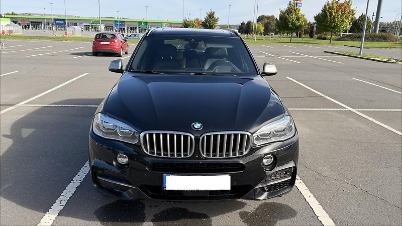 BMW X5 (2017) M50d,7míst,pano,TV,head - fotka 7 z 11