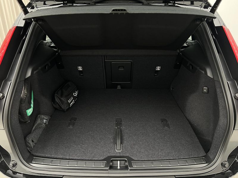 Volvo XC40 (2026) B3 BLACK EDITION PLUS AUT - fotka 5 z 43