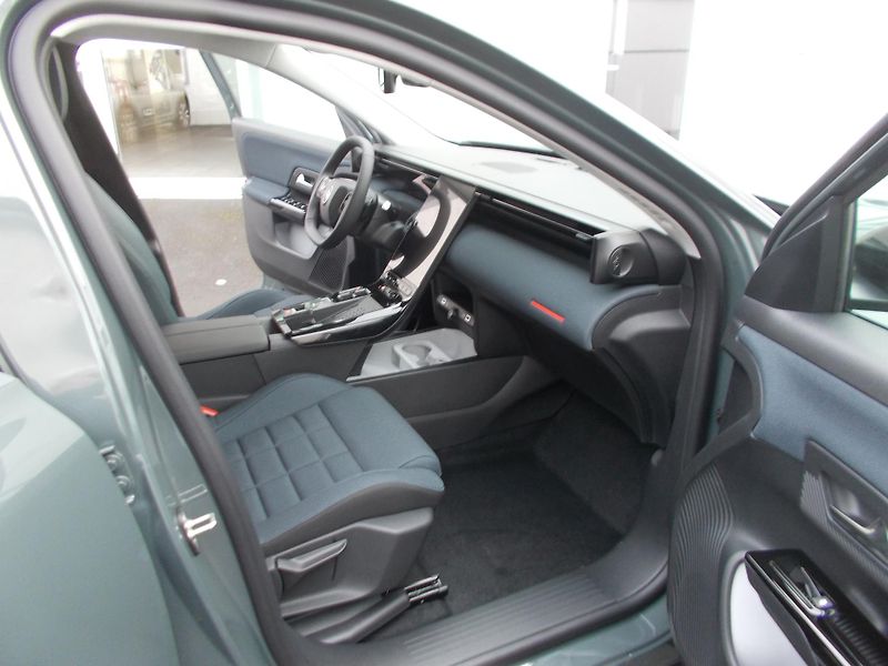 Citroën C5 Aircross (2026) PLUS Hybrid 145k Automatic - fotka 9 z 16