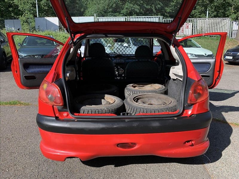 Peugeot 206 1,1 i,ČR - fotka 15 z 16