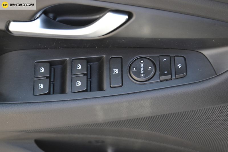 Hyundai i30 WG 1,5I MT SMART FAMILY NAVI - fotka 35 z 43