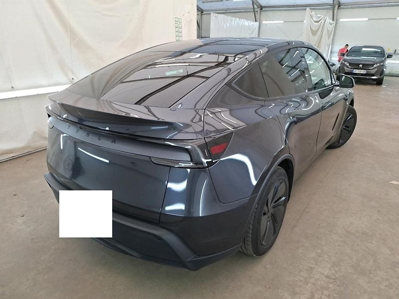 Tesla Model Y RWD 220kw  - fotka 4 z 11