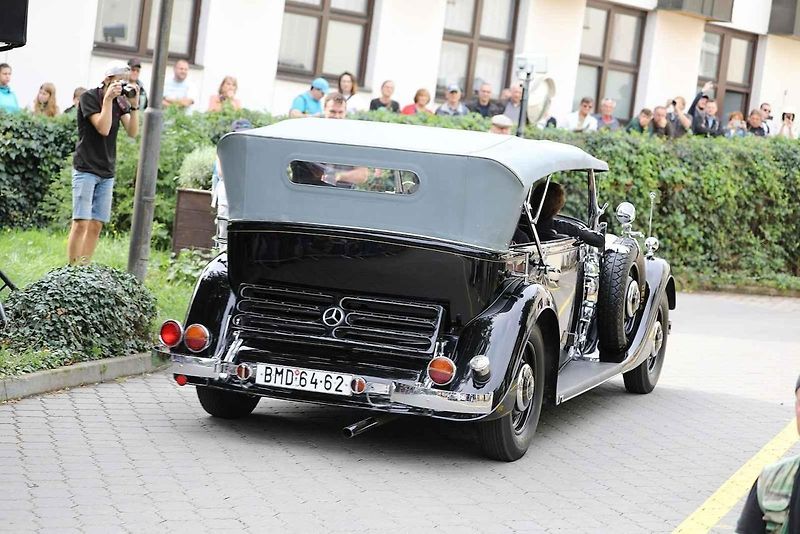 Na akci Jízda do vrchu a výstava historických vozidel se představilo na tři sta automobilů a motocyklů.