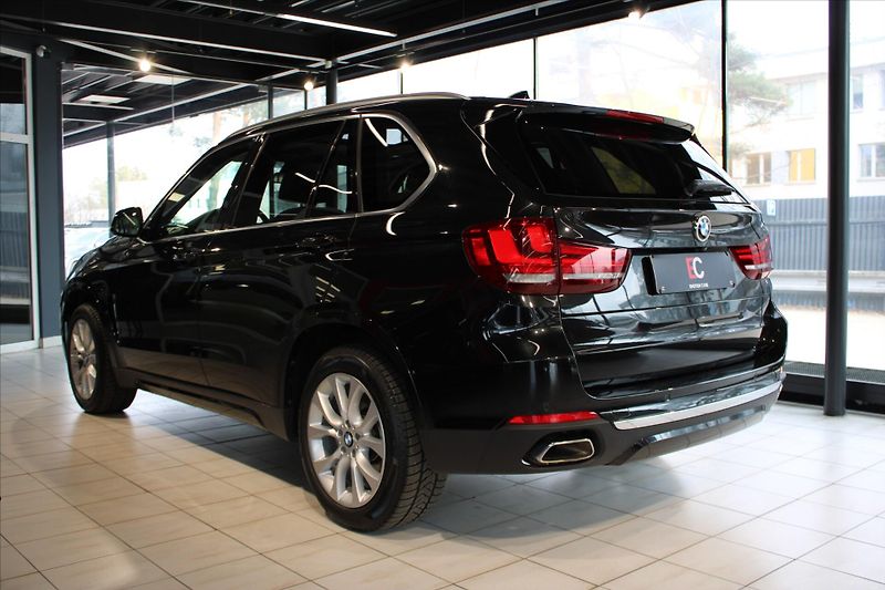 BMW X5 xDrive40d NezTop/HUD/Pano/AdLE - fotka 4 z 32