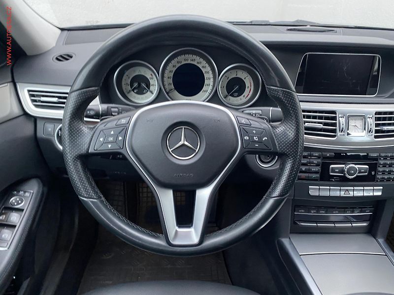 Mercedes-Benz Třídy E (2014) 2.2 CDi E250 4Matic, AT - fotka 11 z 21