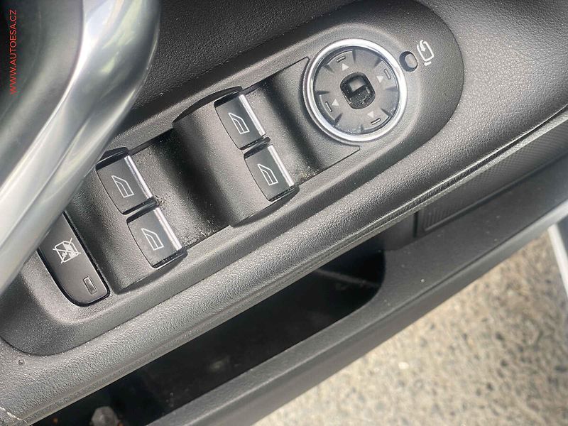 Ford Mondeo (2014) 2.0TDCi, Titanium, AT, bixen - fotka 12 z 19