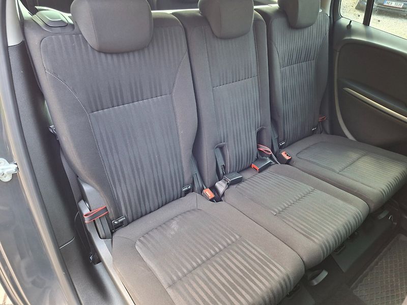 Opel Zafira (2013) TOURER 2.0CDTI 96kW -7.MÍST - fotka 26 z 41
