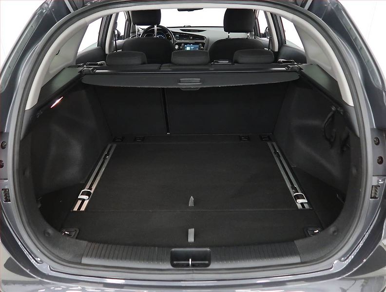 Kia Ceed (2015) 1.6 CRDi, Navi, Xenony - fotka 14 z 23