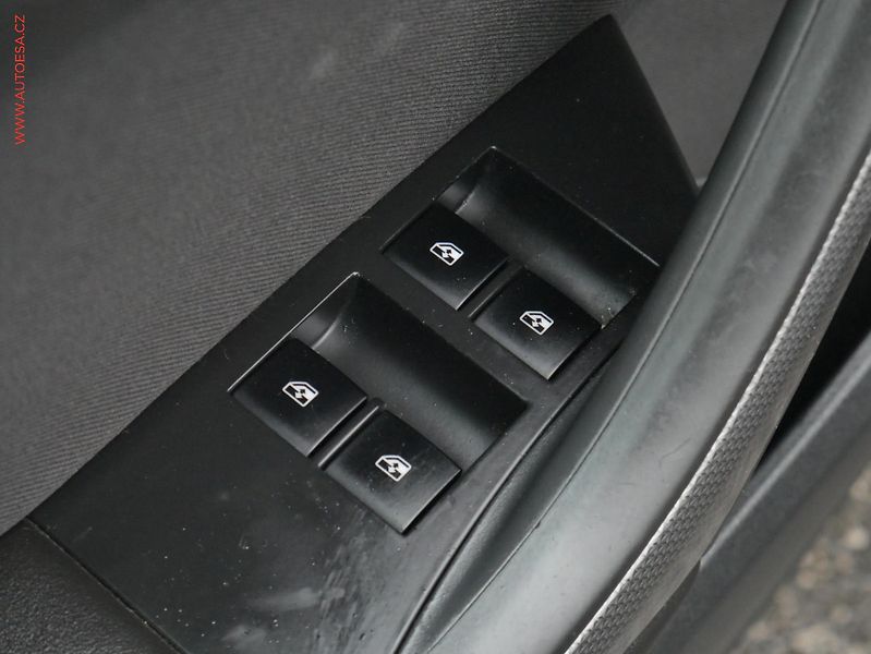 Opel Cascada (2013) 1.4i, AC, výhřev sed - fotka 19 z 21