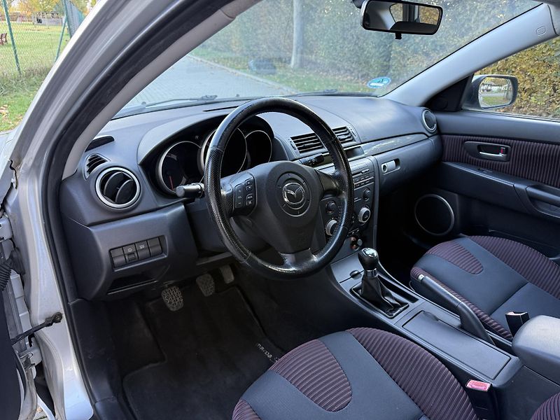 Mazda 3 2.0 Sport - fotka 26 z 32