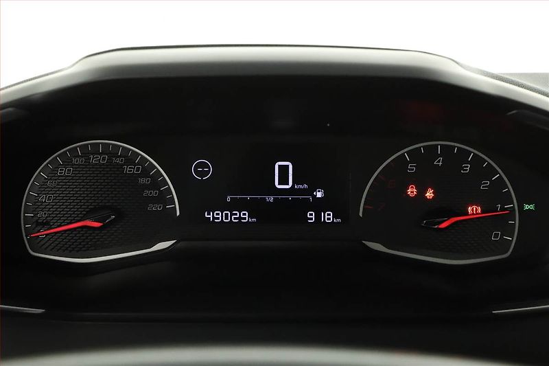 Peugeot 2008 (2021) 1.2 PureTech, ČR,1.maj - fotka 9 z 12