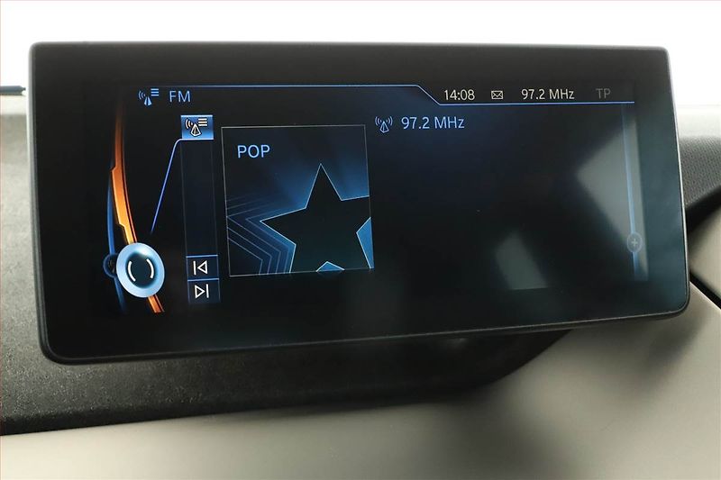BMW i3 (2015) 60Ah BEV, SoH 82%, Automat - fotka 16 z 21
