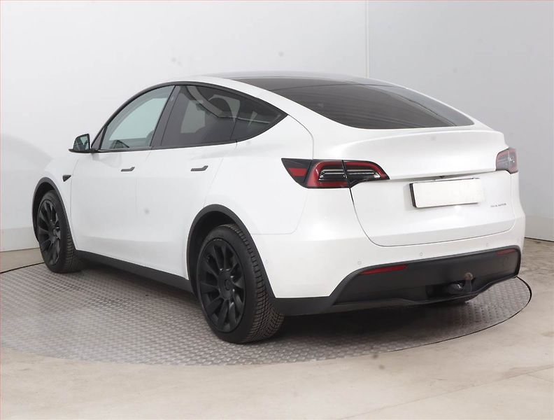 Tesla Model Y (2022) Long Range AWD 79kWh, SoH 90% - fotka 4 z 20