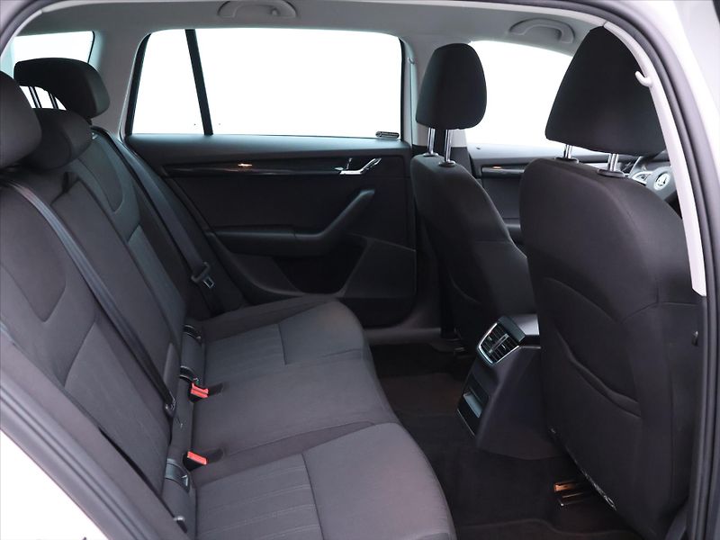 Škoda Octavia 2,0 TDI 110kW Style Webasto CZ - fotka 15 z 36