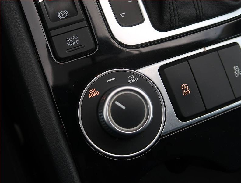 Volkswagen Touareg (2016) 3.0 TDI, 4X4,Bixenon,Kamera - fotka 20 z 24
