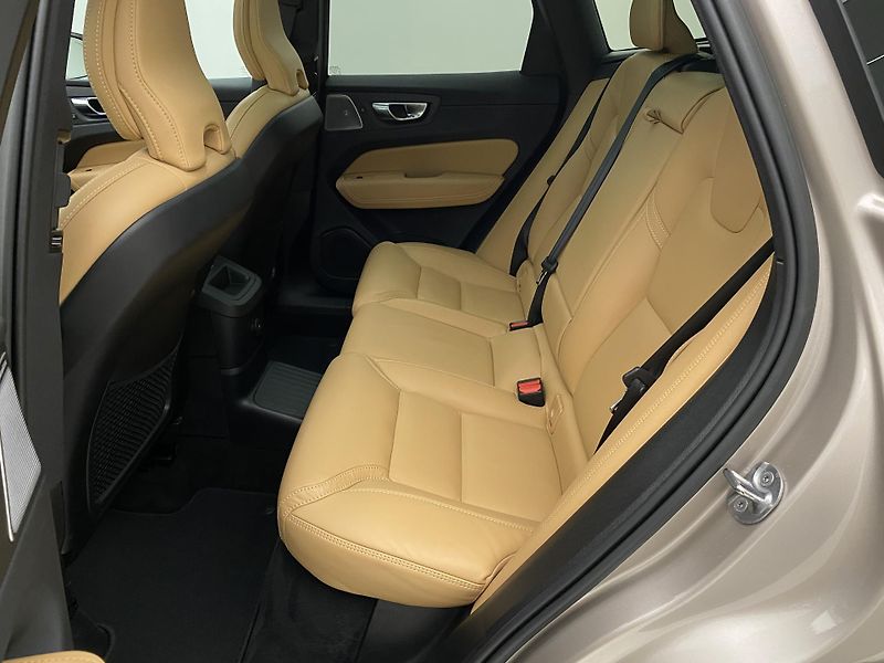 Volvo XC60 T6 AWD RECHARGE DARK ULTIMATE  - fotka 5 z 66