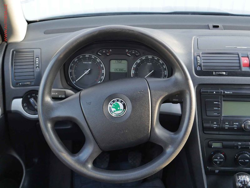 Škoda Octavia (2004) 1.9 TDi, 2.maj, Ambiente, TZ - fotka 13 z 15