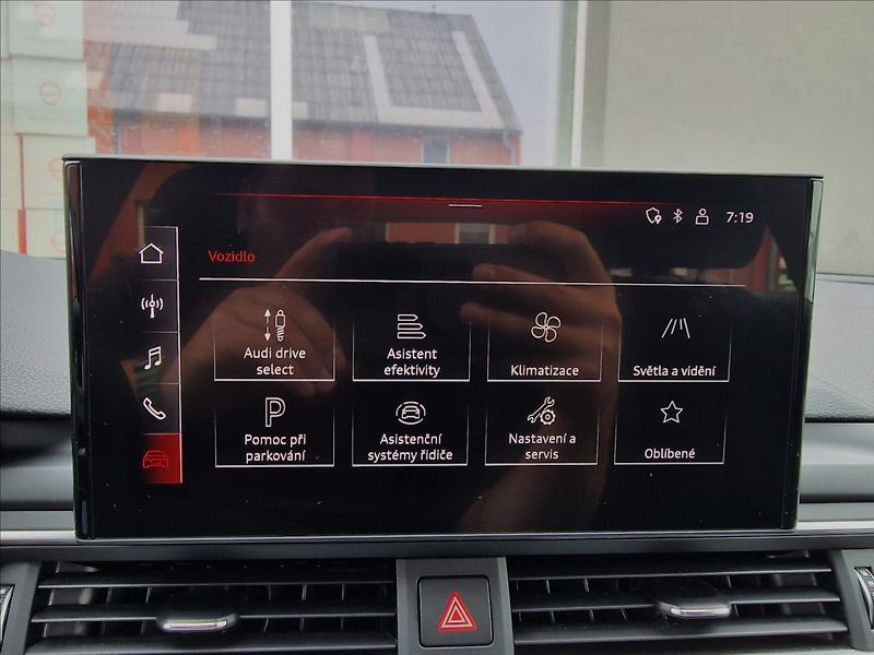 Audi A4 40TDI 150kW S-Line, ČR,1.Maj. - fotka 28 z 50