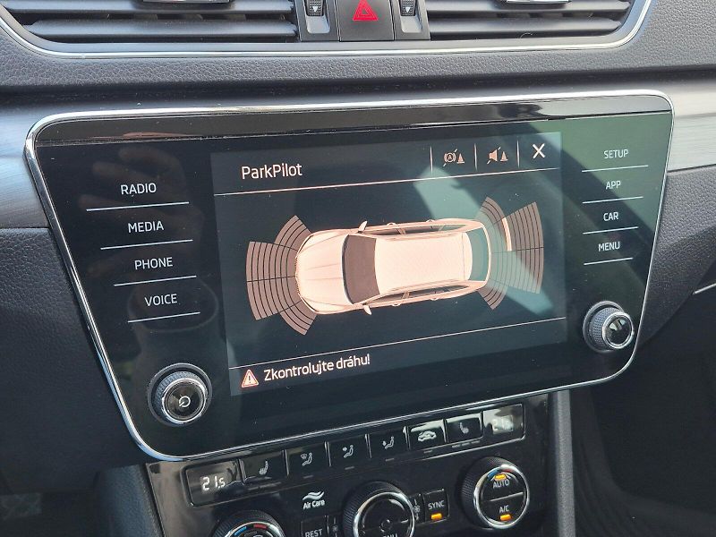 Škoda Superb (2018) Style 2.0 TDI 110kW Combi - fotka 16 z 29