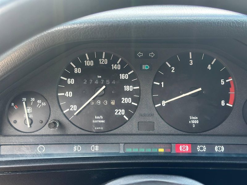 BMW Řada 3 (1988) BMW 325D 1988 - fotka 15 z 23