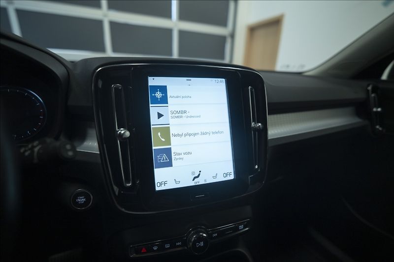 Volvo XC40 2,0 T5 AWD NAVI KAMERA TAŽNÉ - fotka 33 z 47