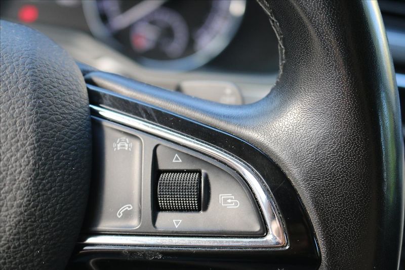 Škoda Superb 2,0 TDi, DSG , 4x4 - fotka 18 z 52